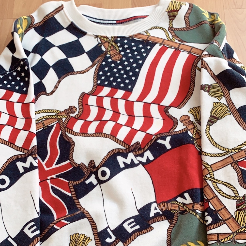 TOMMY JEEN SWEATSHIRT BRAND NEW ONLY WORN 3 TIMES